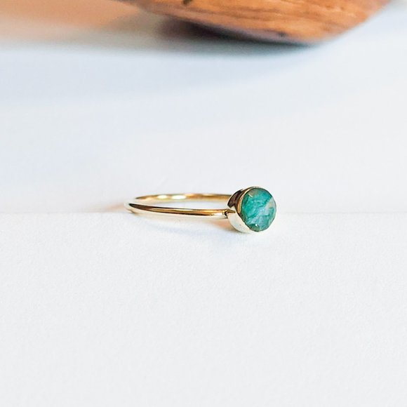 NWT Round Emerald and Brass Stacking Ring - Picture 2 of 5